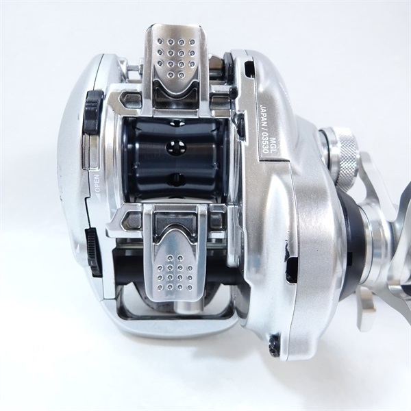 １６メタニウムＭＧＬ右